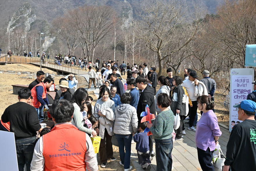 260325(수)사진자료(정선동강할미꽃 축제 3월 27일 개막_2025년 참고사진) (5).jpg