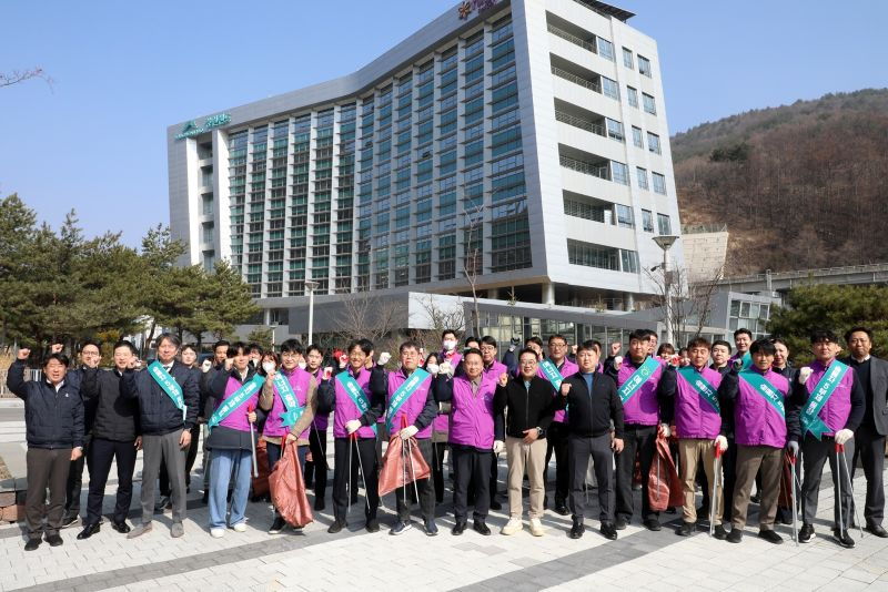 봄맞이 지역 환경정화활동 단체사진.jpg