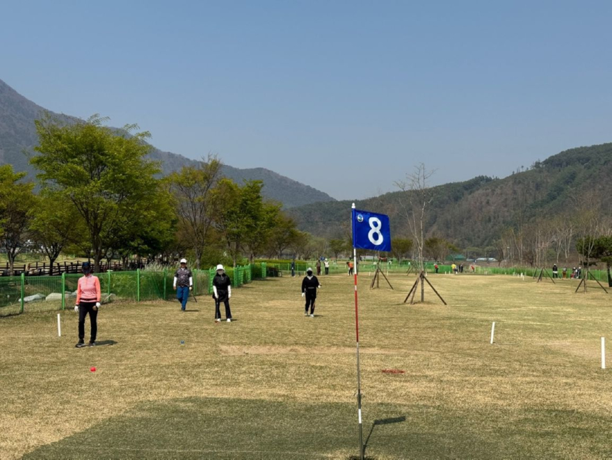 260429(수)사진자료(제2회 정선로컬푸드배 강원특별자치도 파크골프대회 개최_2025년 대회 사진) (1).jpg