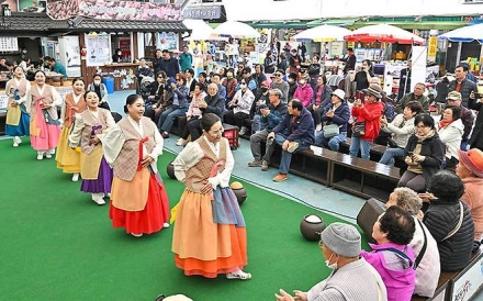 [사설]‘농어촌 기본소득 지급···도로 깔고 다리 놓는 것보다 낫다’