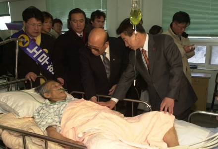 “노무현, 민주당 강원 경선서 음모론 ·색깔론 이긴  7표 차 기적의 승리”