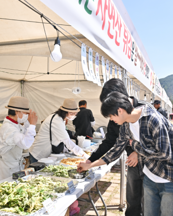 “배는 부르고, 웃음은 터졌다”…정선 나전역, 로컬푸드축제 인파로 들썩