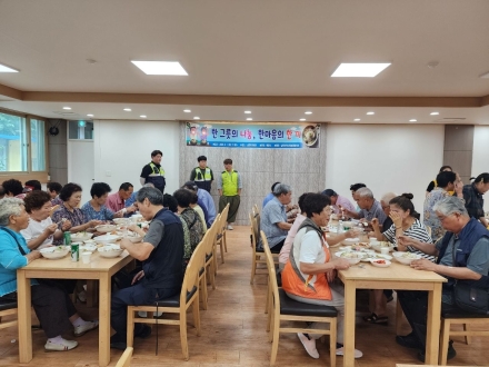 삼계탕 한 그릇에 담은 온기…“어르신, 건강한 여름 나세요”