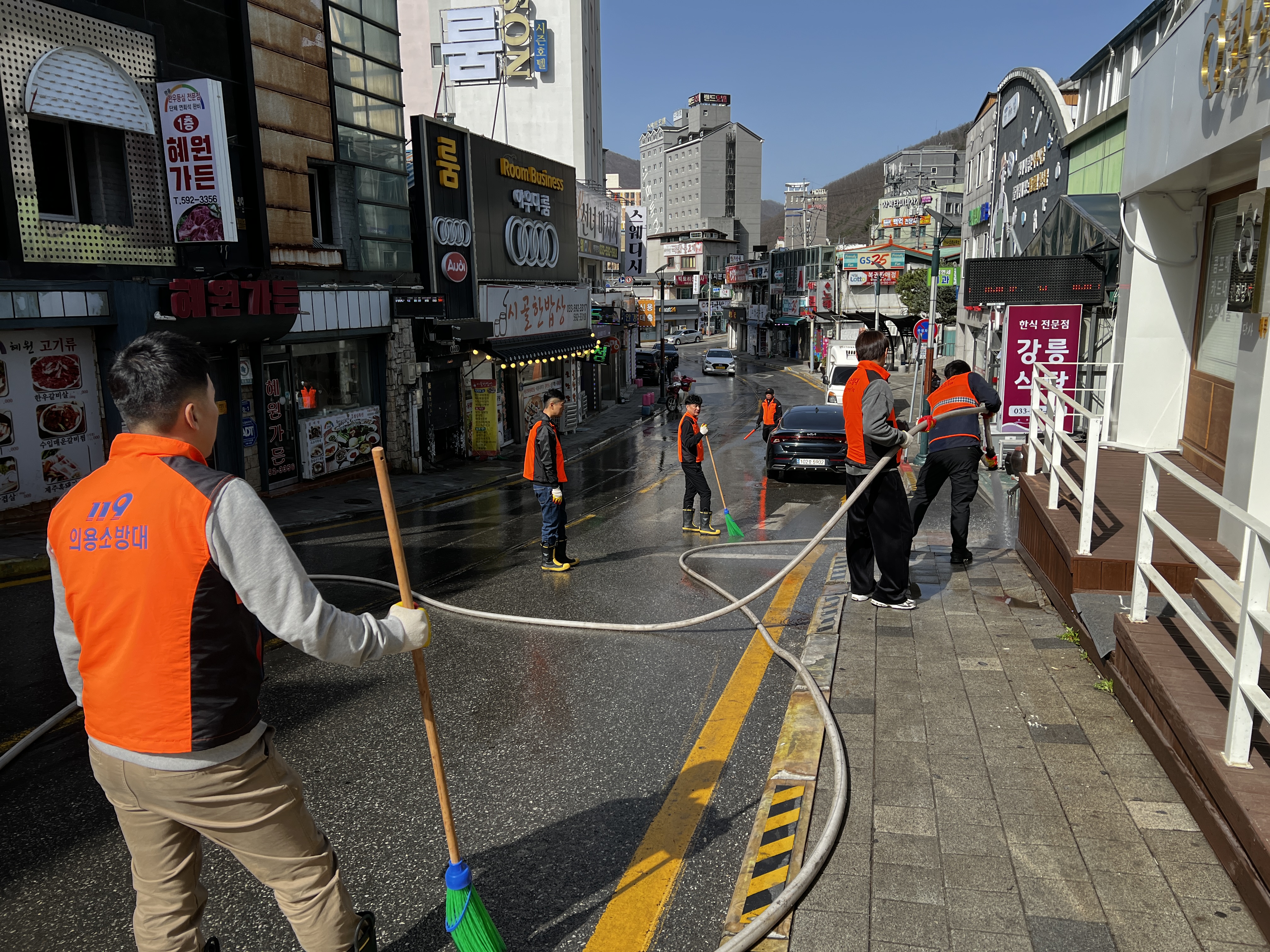 사북읍행정복지센터, ‘2025년 봄맞이 깨끗한 사북조성’ 환경정화활동 실시