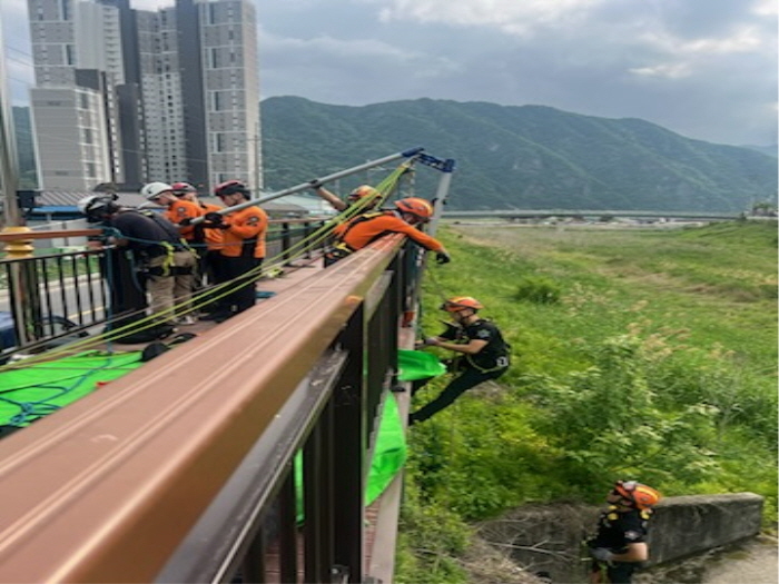 정선소방서, 다목적 삼각대 활용 테크니컬 로프 레스큐 훈련 실시
